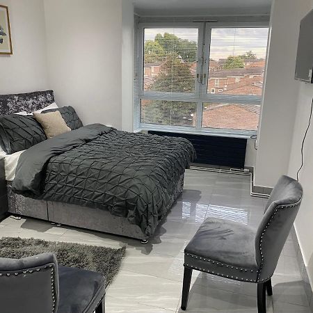 Luxurious 2-Bed Apartment In Woolwich 런던 외부 사진