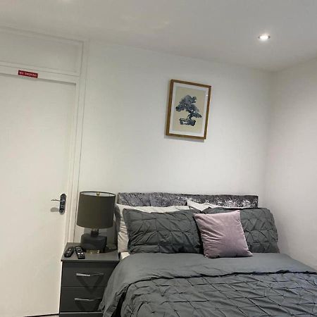 Luxurious 2-Bed Apartment In Woolwich 런던 외부 사진