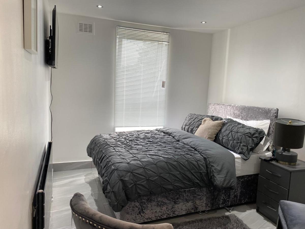 Luxurious 2-Bed Apartment In Woolwich 런던 외부 사진