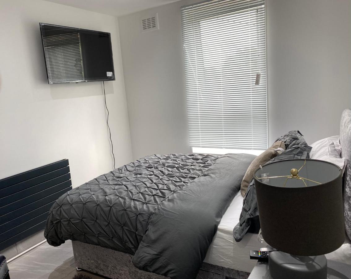 Luxurious 2-Bed Apartment In Woolwich 런던 외부 사진