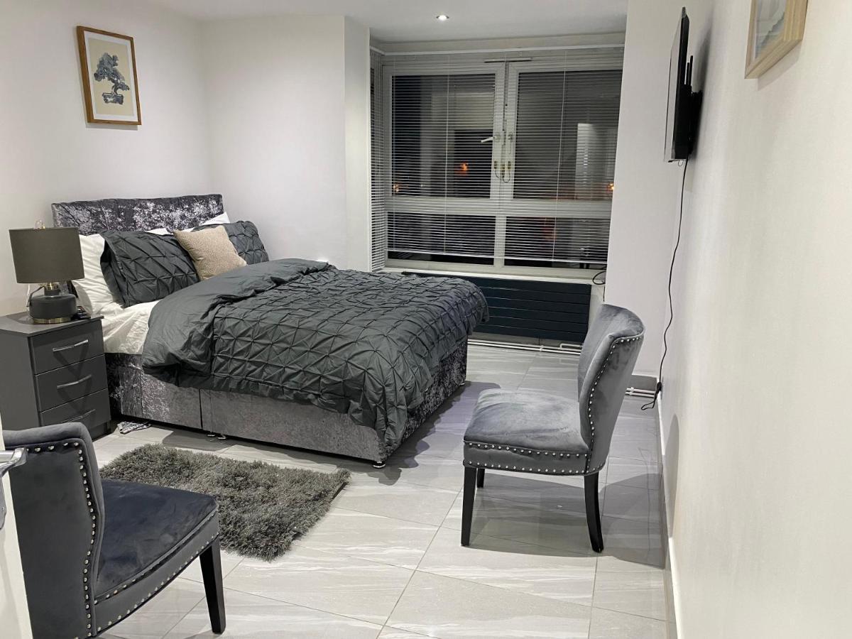 Luxurious 2-Bed Apartment In Woolwich 런던 외부 사진