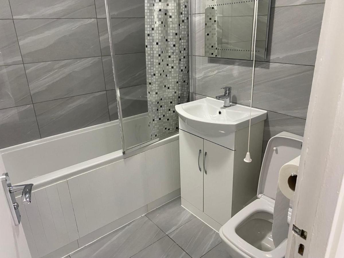 Luxurious 2-Bed Apartment In Woolwich 런던 외부 사진