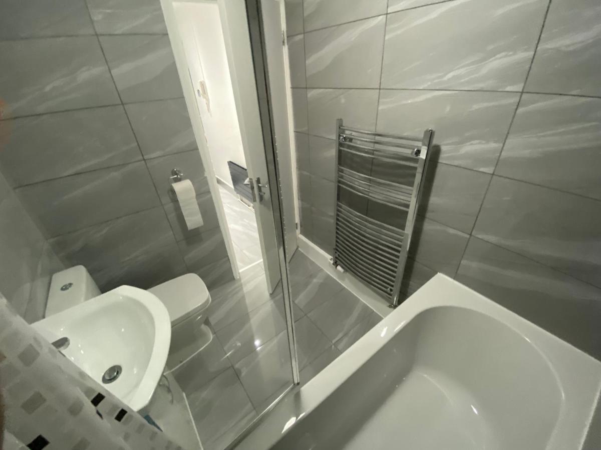 Luxurious 2-Bed Apartment In Woolwich 런던 외부 사진