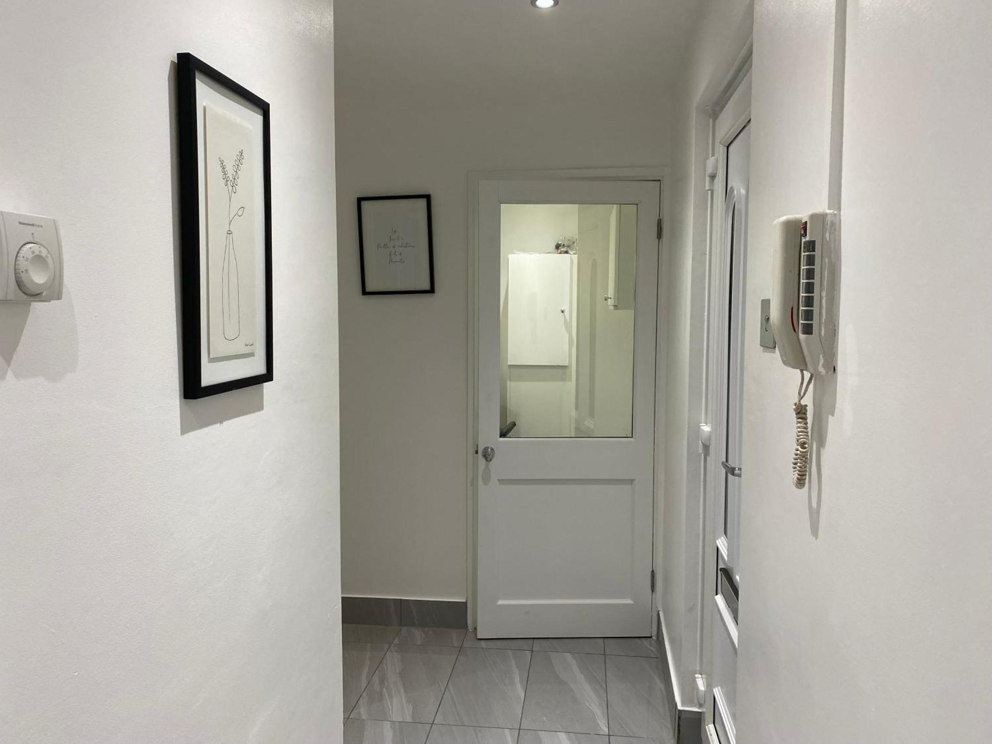 Luxurious 2-Bed Apartment In Woolwich 런던 외부 사진