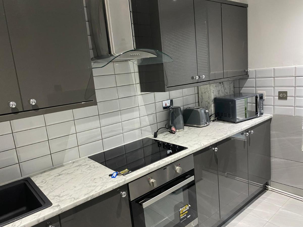 Luxurious 2-Bed Apartment In Woolwich 런던 외부 사진