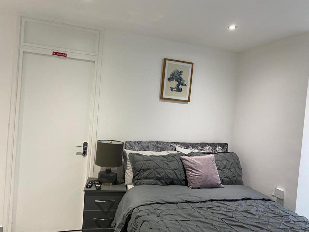 Luxurious 2-Bed Apartment In Woolwich 런던 외부 사진