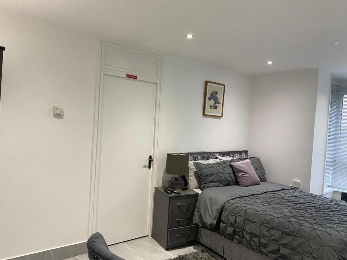 Luxurious 2-Bed Apartment In Woolwich 런던 외부 사진