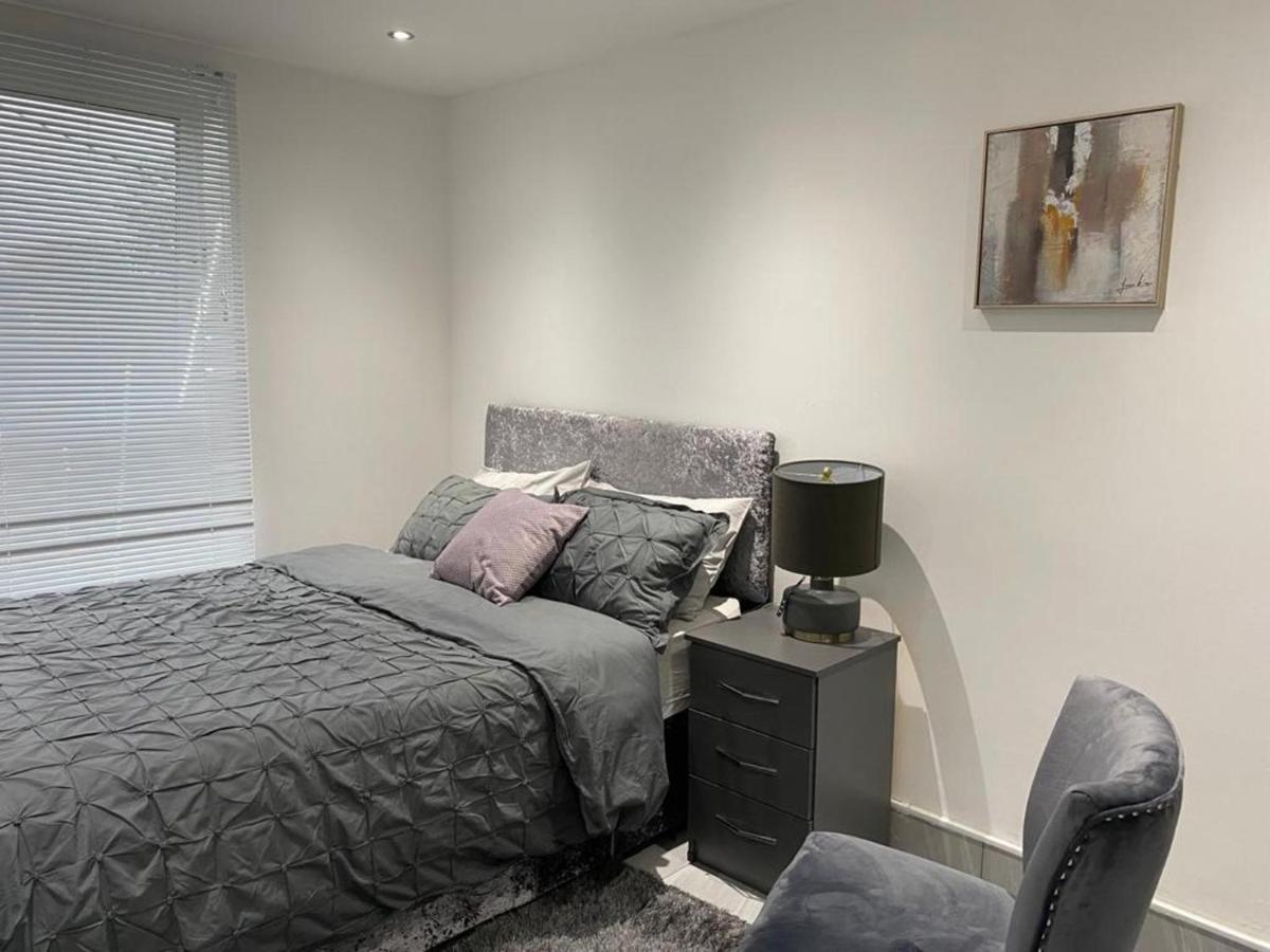 Luxurious 2-Bed Apartment In Woolwich 런던 외부 사진