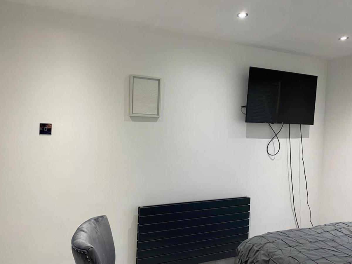 Luxurious 2-Bed Apartment In Woolwich 런던 외부 사진