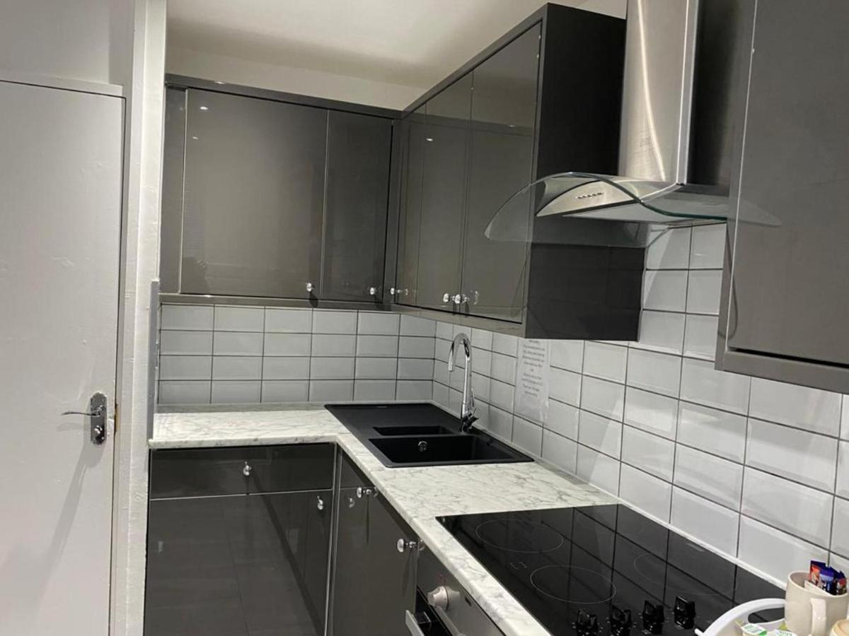 Luxurious 2-Bed Apartment In Woolwich 런던 외부 사진