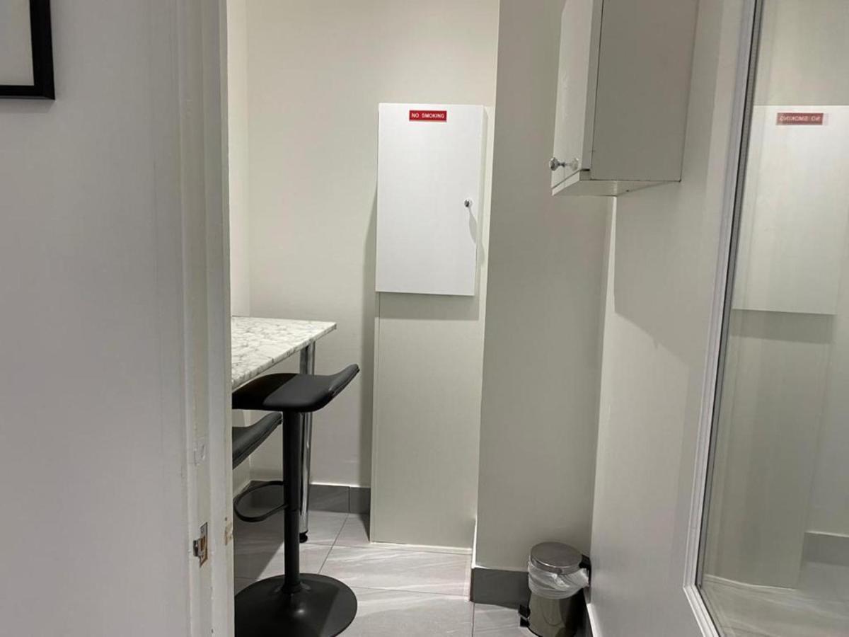 Luxurious 2-Bed Apartment In Woolwich 런던 외부 사진