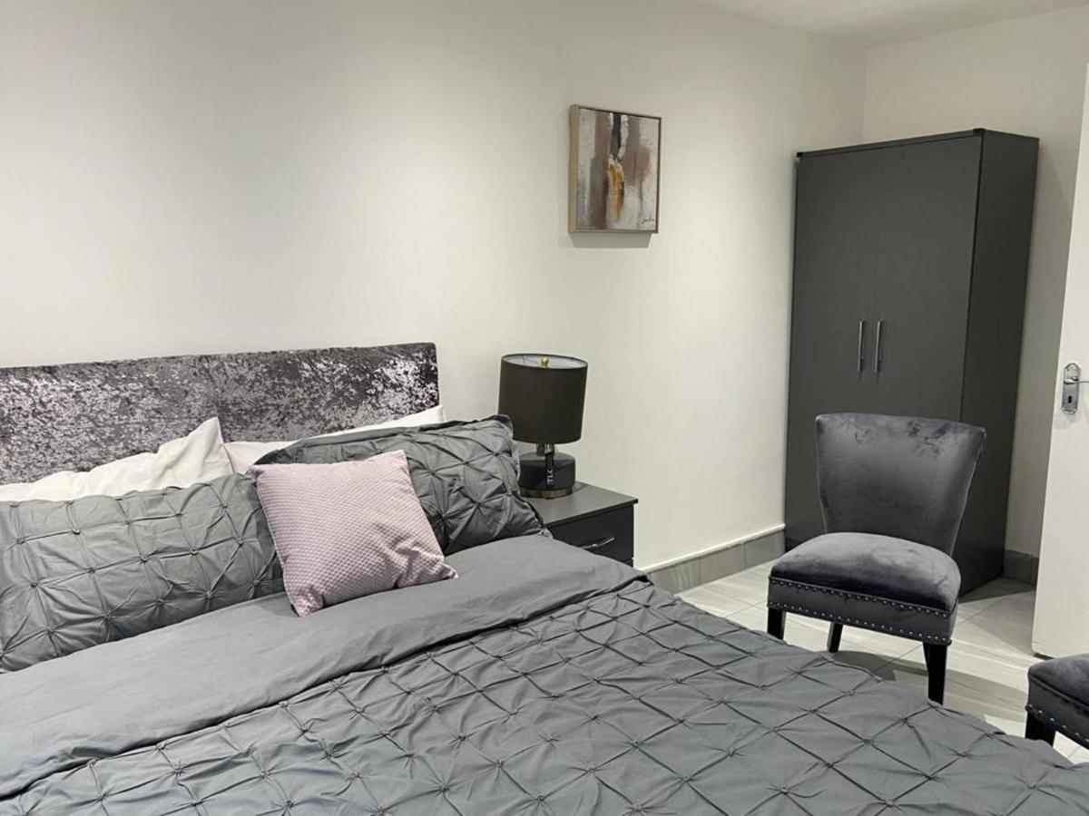 Luxurious 2-Bed Apartment In Woolwich 런던 외부 사진